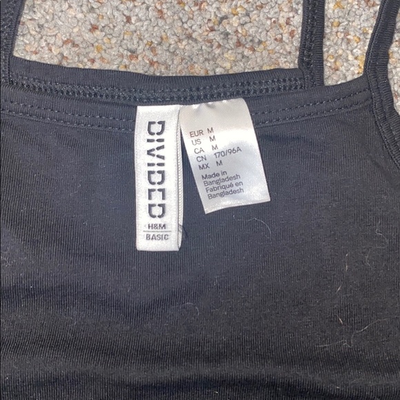 -Black cropped top - Picture 2 of 3